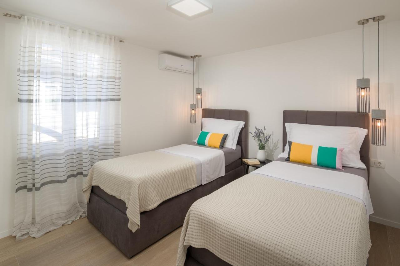 Villa Roko- The Spacious Luxury Trogir Exteriör bild