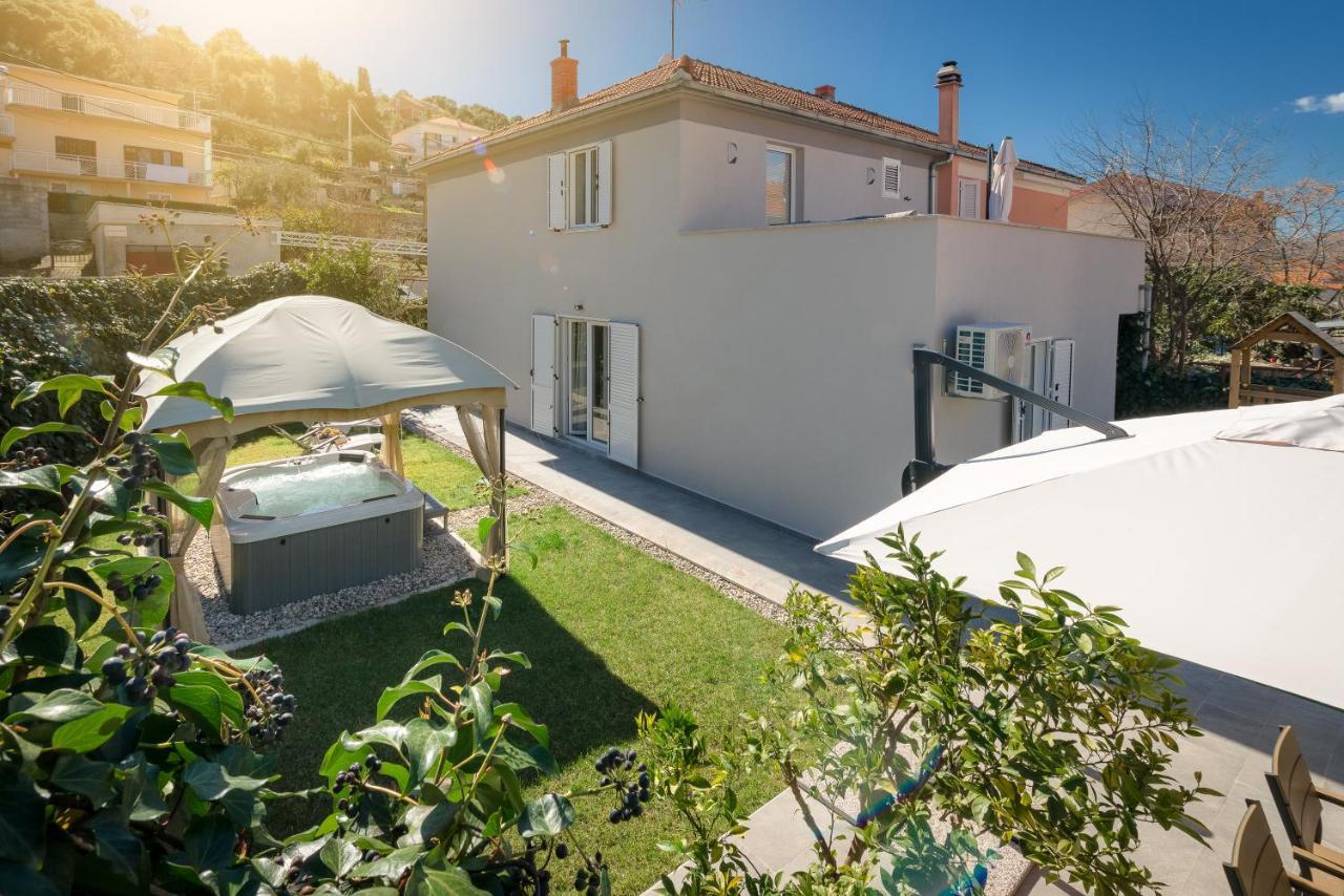 Villa Roko- The Spacious Luxury Trogir Exteriör bild
