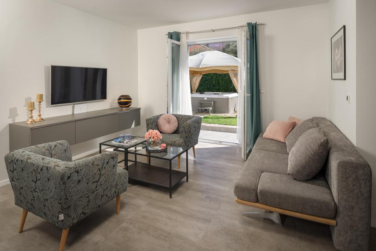 Villa Roko- The Spacious Luxury Trogir Exteriör bild