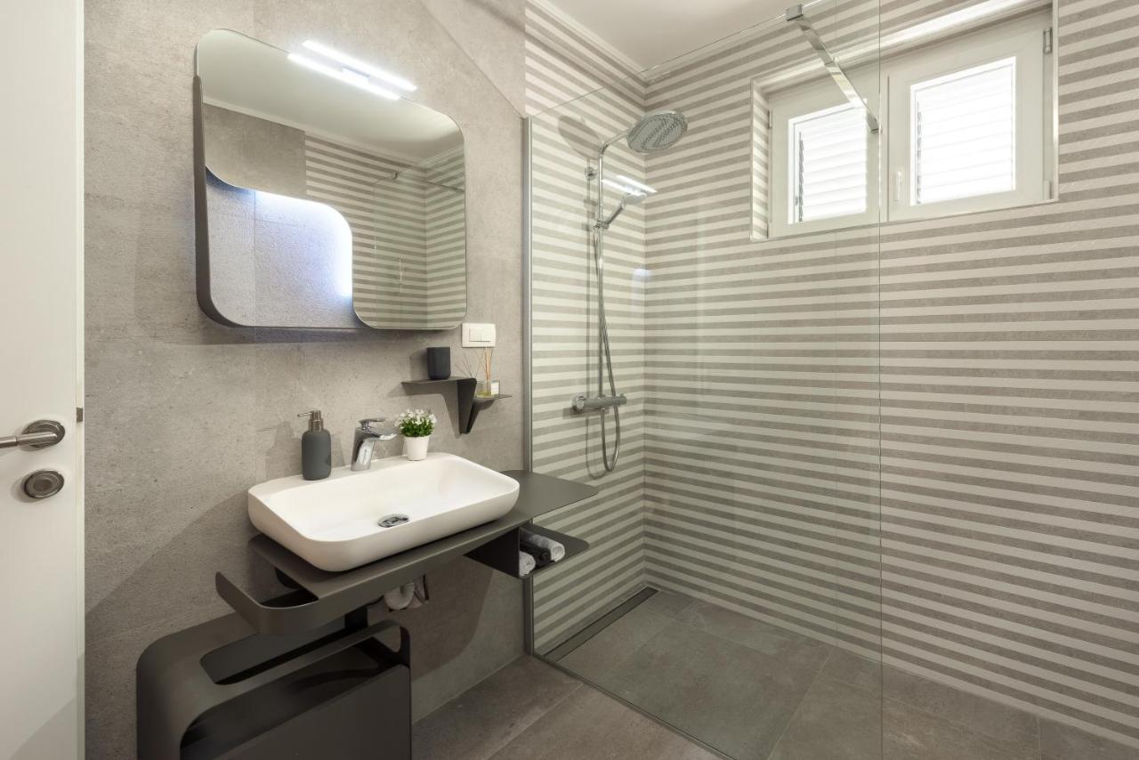 Villa Roko- The Spacious Luxury Trogir Exteriör bild